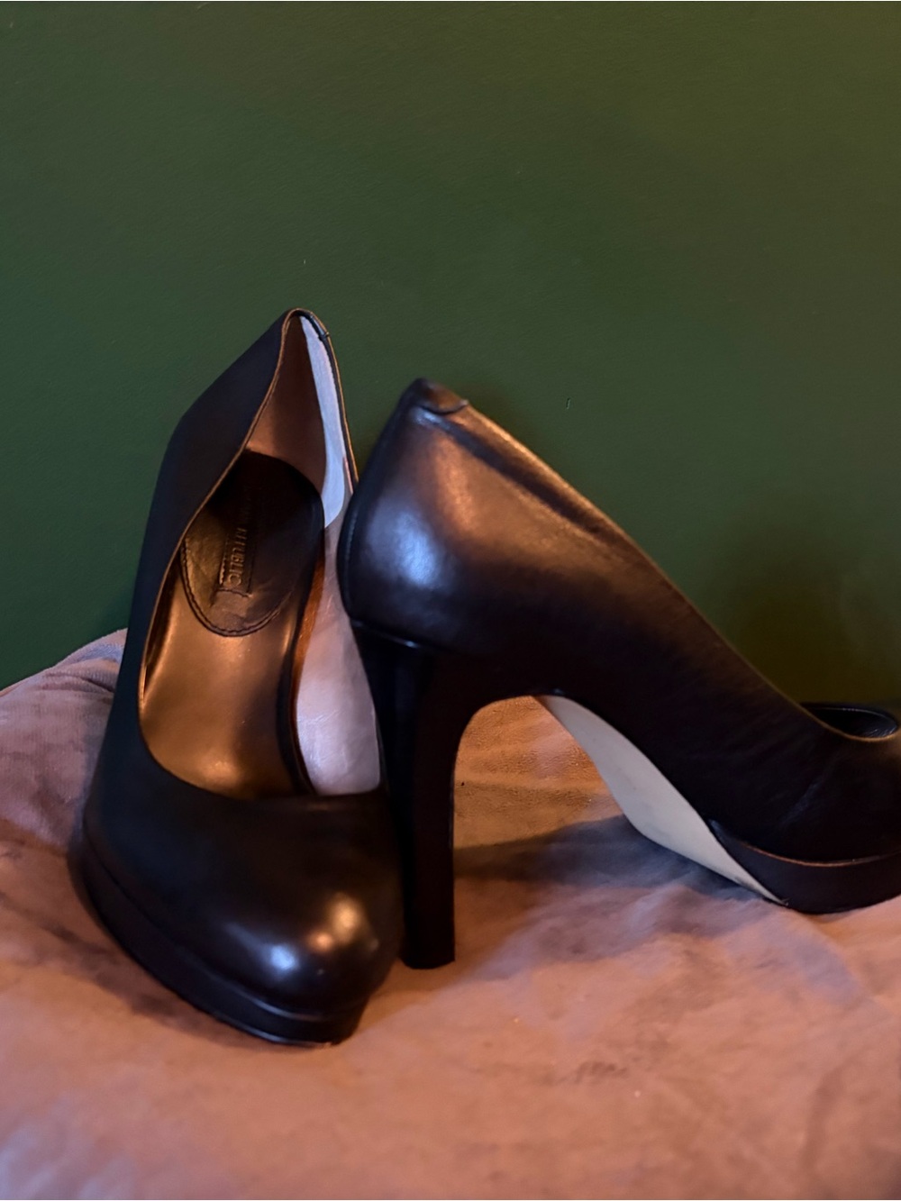 Banana Republic Black Leather High Heel Pumps